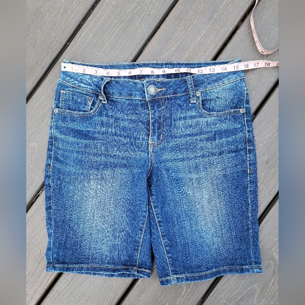 Maurices shorts $3/$33. Size 6, EUC